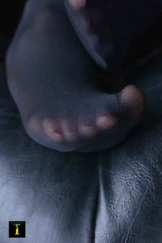 [IESS异思趣向] 普惠集 053 妹妹琪琪 妹妹的80D（3） 丝足底 15